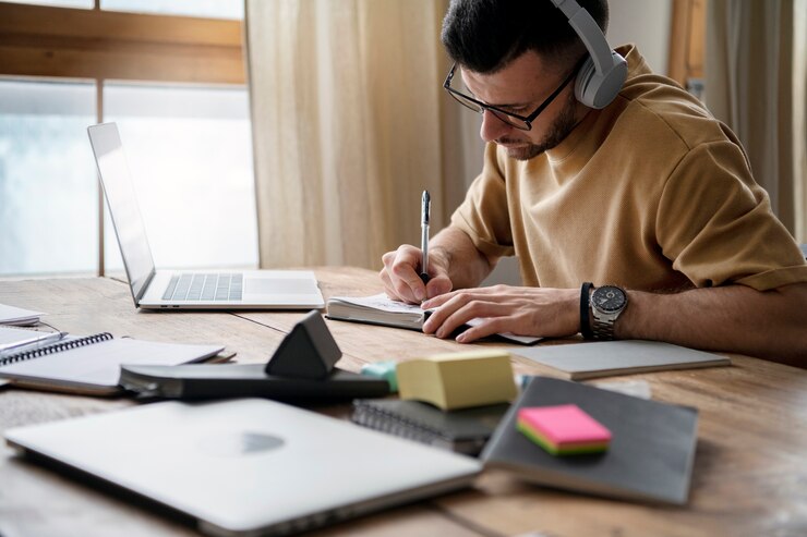 التعلم الذاتي يتصدر المشهد كمهارة أساسية في سوق العمل الحديث