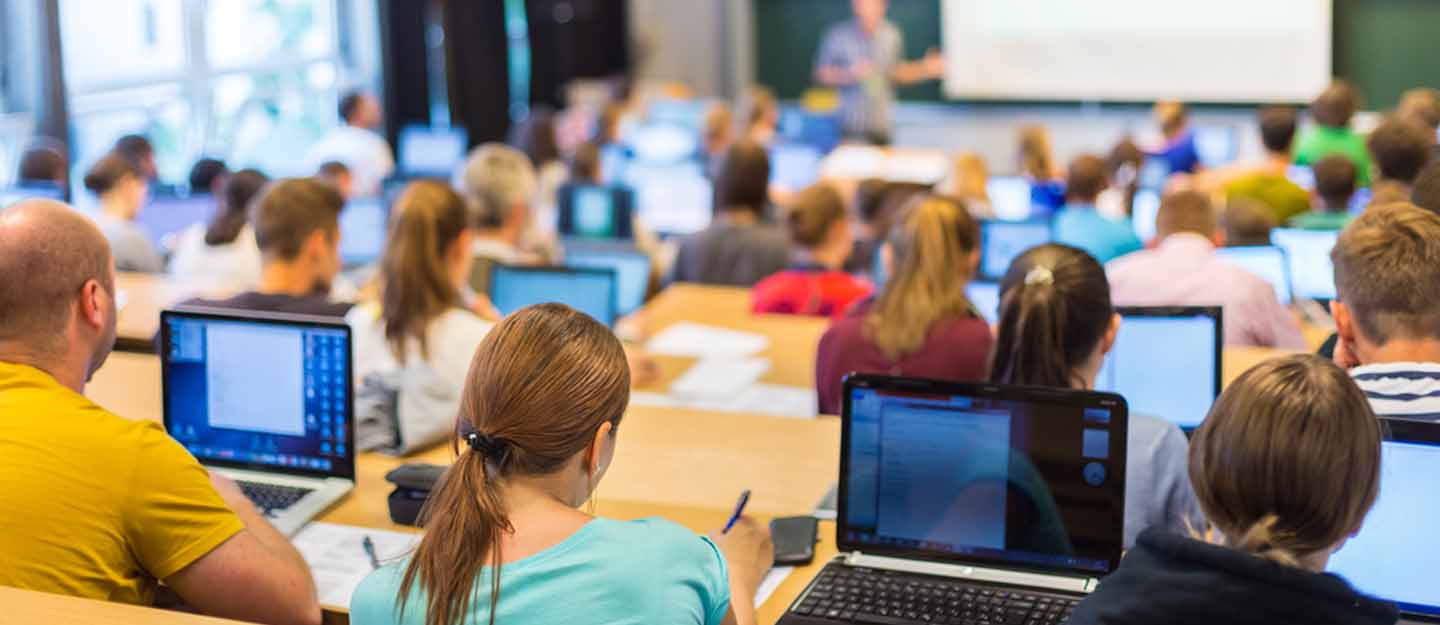أهمية تطوير المهارات والخبرات: استكشف أهم الدورات التدريبية في دبي