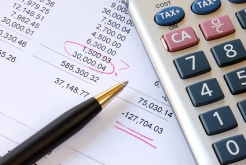 كيف تحافظ عمليات تدقيق المشتريات على أمان المنظمات المالية والقانونية